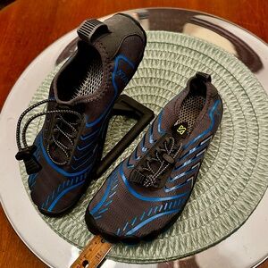 Swim shoes Size 39/Women’s size 8-8.5/Men’s size 5-5.5. Grey, Blue, Black,Silver